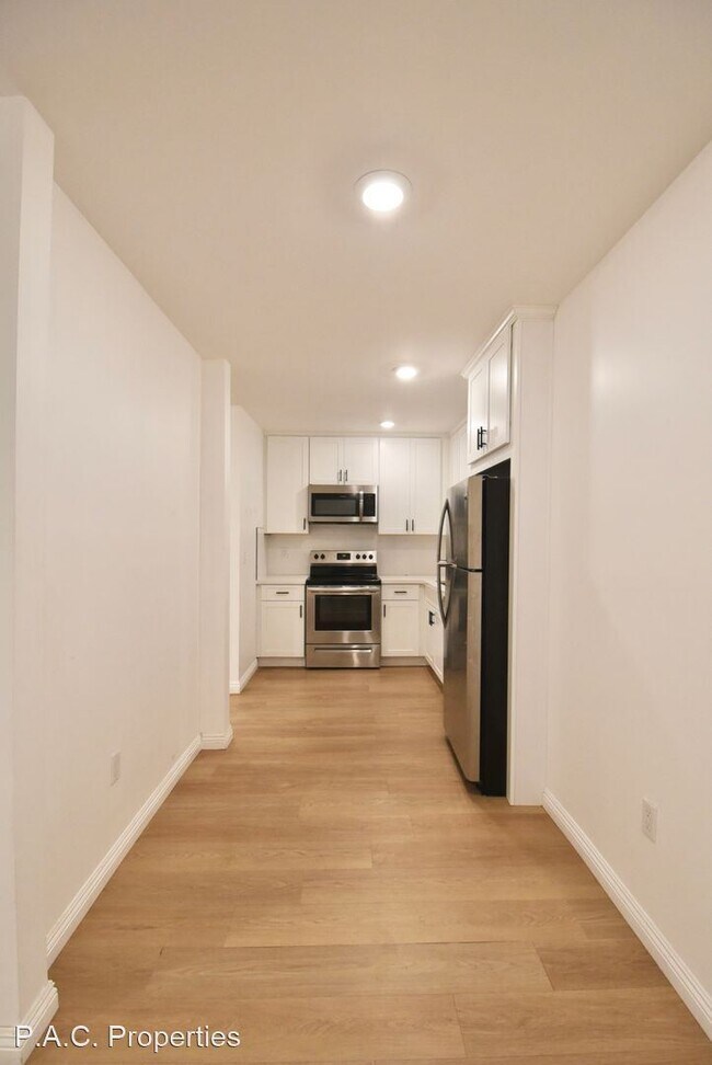 Building Photo - 1 br, 1 bath Apartment - 4215 Mary Ellen A...