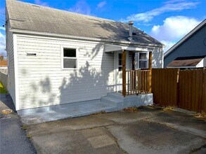 Building Photo - 128 S 13th St