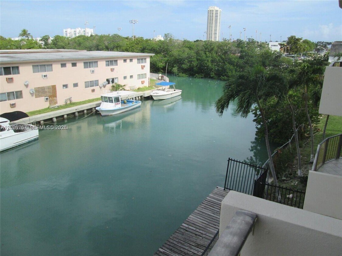 Foto del edificio - 7150 Indian Creek Dr