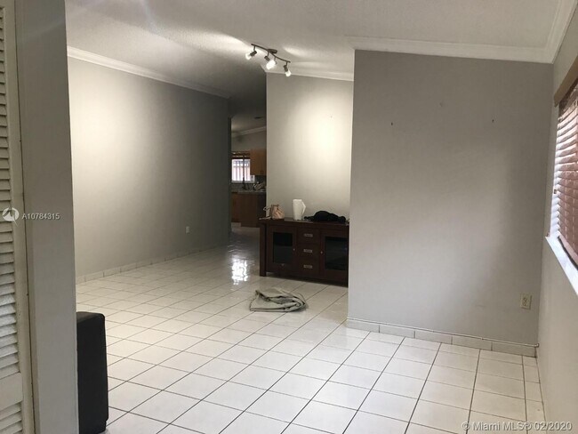 Foto del edificio - 3148 W 70th Terrace