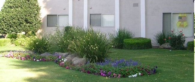 Building Photo - Clovis Courtyard Apartments