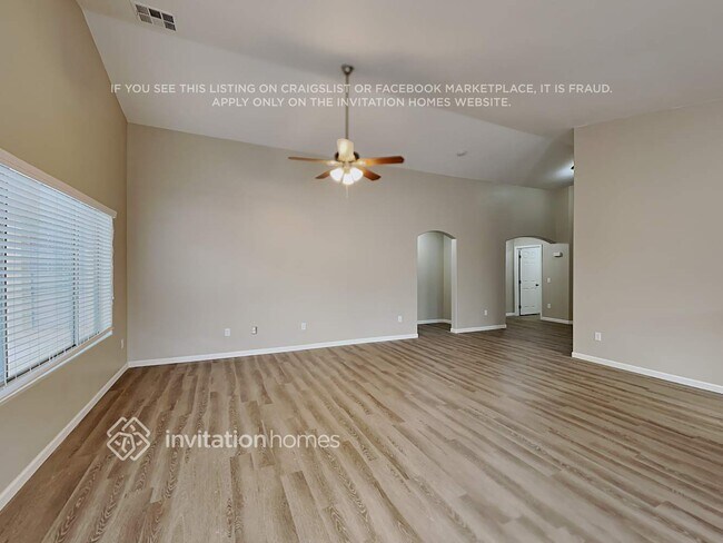 Foto del edificio - 11258 W Locust Ln