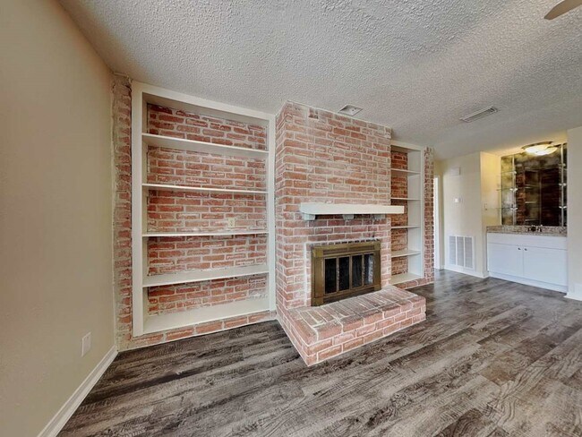 Foto del edificio - 6946 Maple Fox Dr