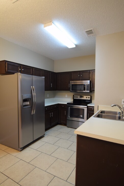 Foto del edificio - 5105 Glennwood Dr