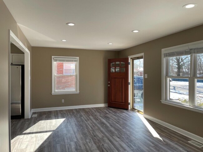 Building Photo - 2470 Millbrook Dr