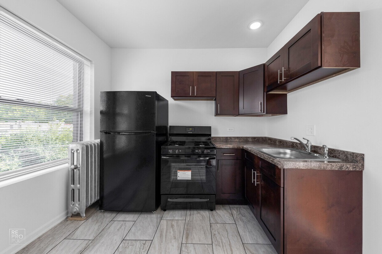 Foto principal - 7451 S Eberhart Ave