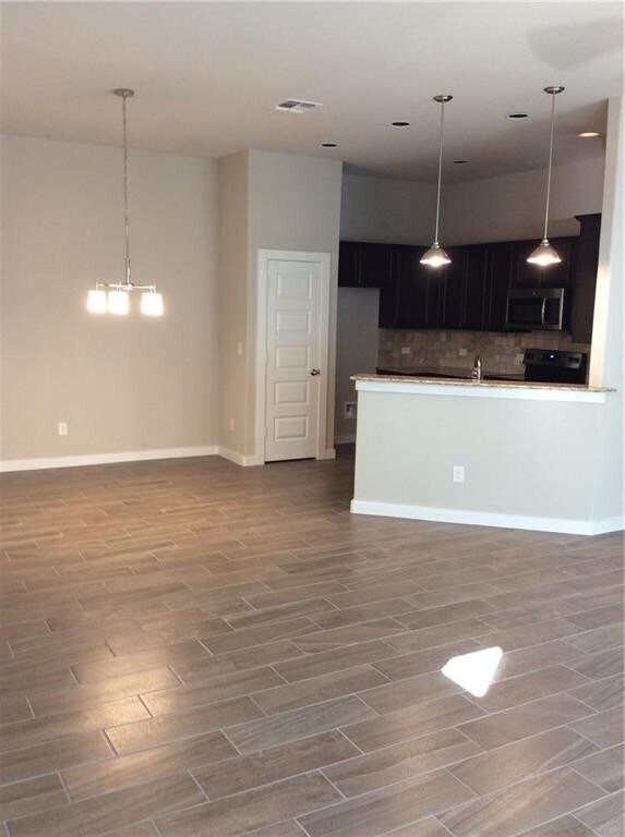 Foto del edificio - LUXURY TOWNHOME LOCATED IN BASTROP, TEXAS ...