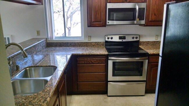 Kitchen - 930 Via Mil Cumbres