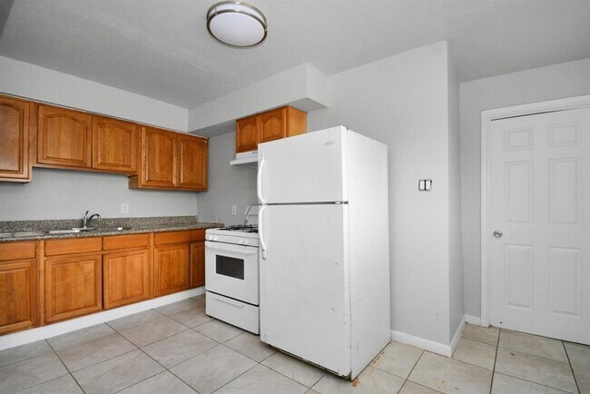Foto del edificio - 8127 Colonial Ln