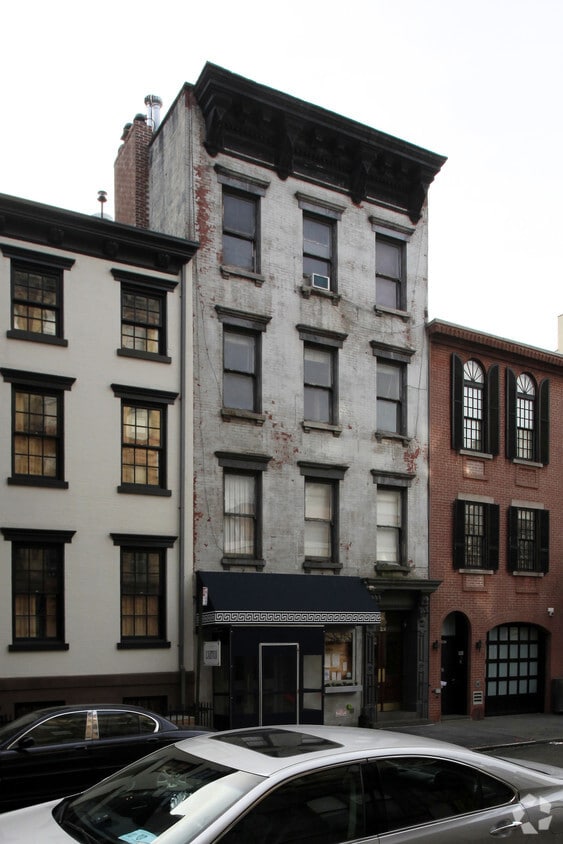 Building Photo - 228 W 10th St