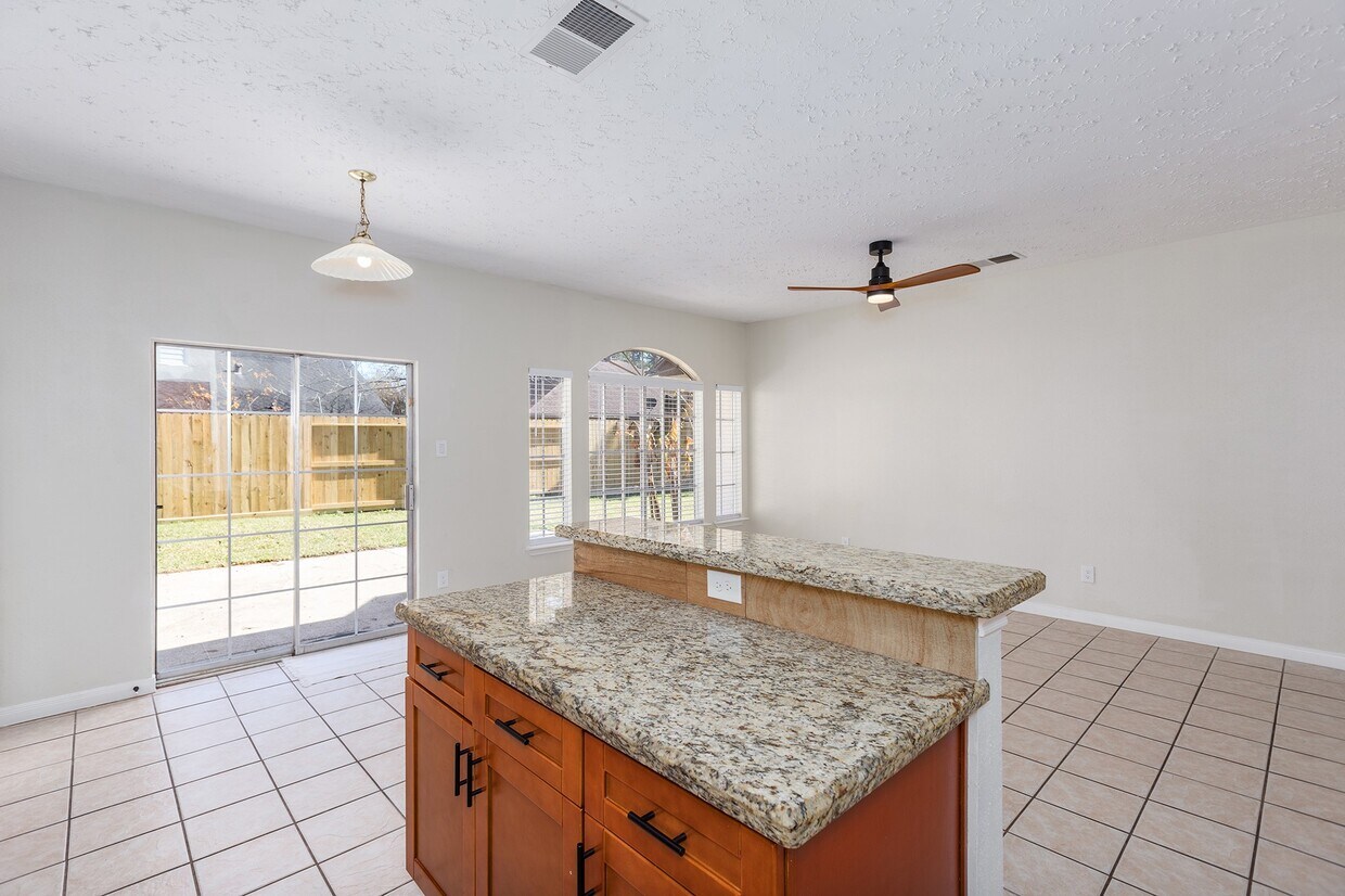 Foto principal - 5442 Garden Village Dr
