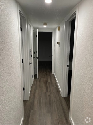 Building Photo - 4400 Hemingway Dr