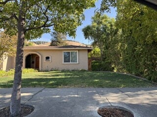 Building Photo - Beautiful Home in South San Jose, Close to the hills, Sparkling Swimming Pool, Spa, BBQ,  and ful...