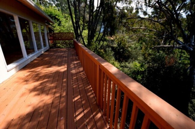 Building Photo - NEW LISTING! PRIV. SERENE SETTING, 3BR +PO...