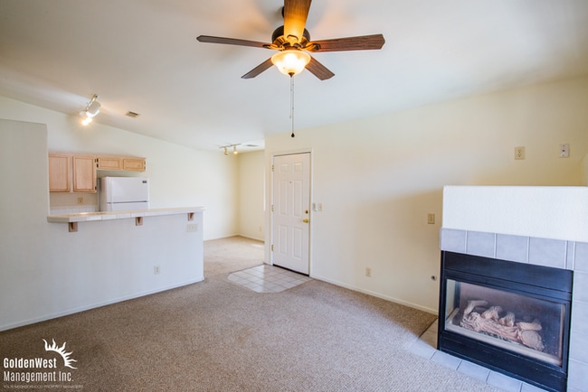 Foto del edificio - Bright and Spacious 2Bdm 2Ba in Gated Comm...