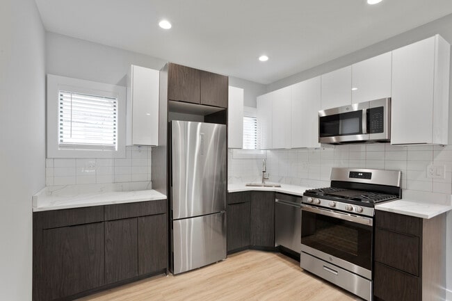 Foto del edificio - 7740 N Eastlake Terrace