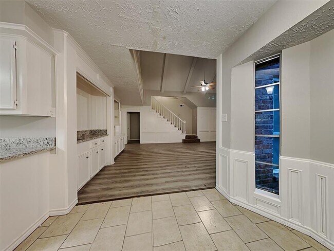 Foto del edificio - 2026 Lakeville Dr