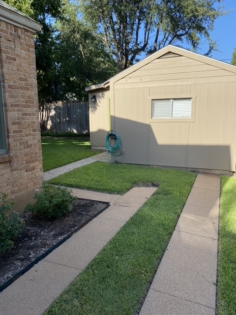 Rear Cottage for rent - 3229 Odessa Ave