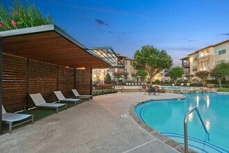 Building Photo - 7301 Oakmont Blvd