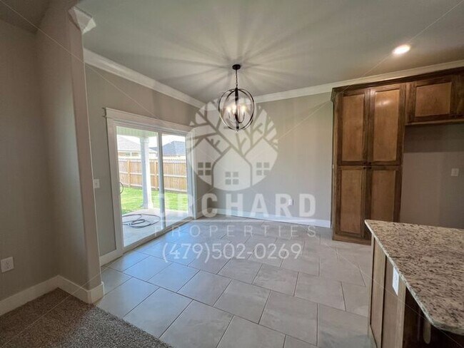Foto del edificio - Single Family Home - Sought-After Applewoo...