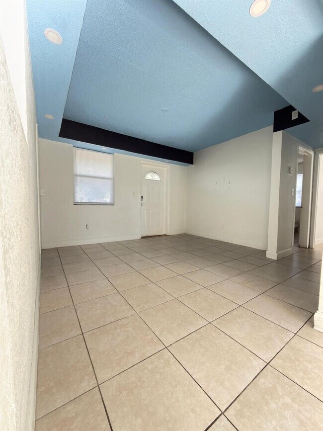 Foto del edificio - 1832 NE 49th St