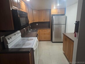 Building Photo - 959 SE 2nd Ave