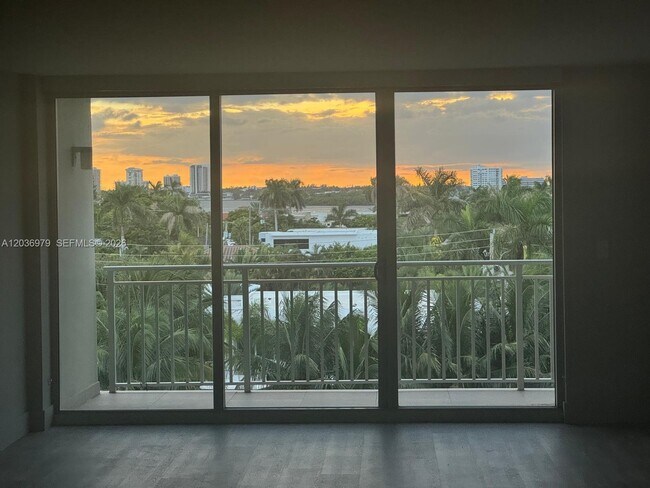 Foto del edificio - 9500 W Bay Harbor Dr