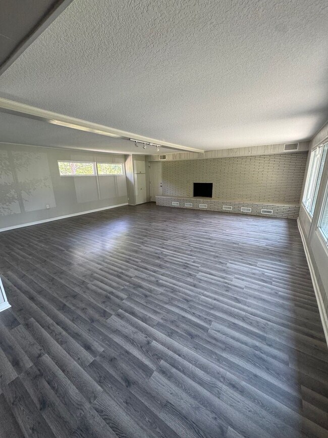 Foto del edificio - 5033 Ranch Rd