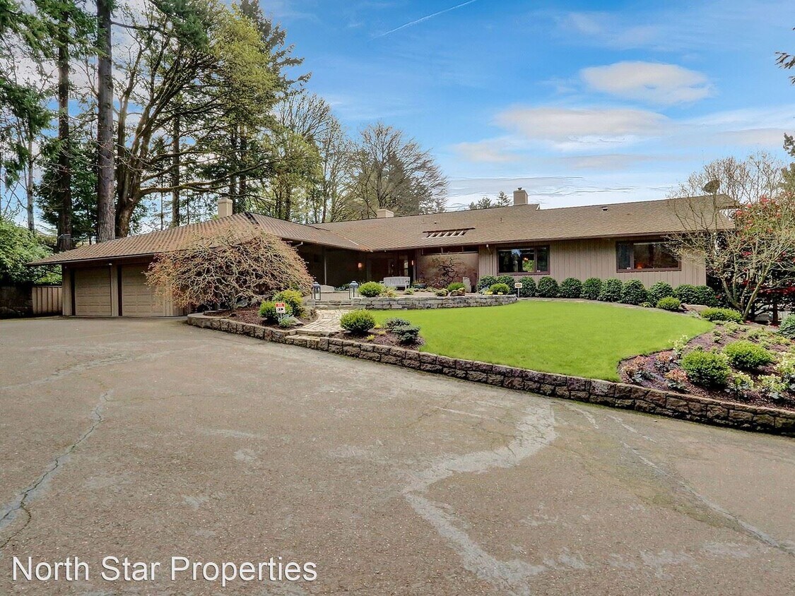 Primary Photo - 4 br, 3.5 bath House - 1200 SW 61st Dr.
