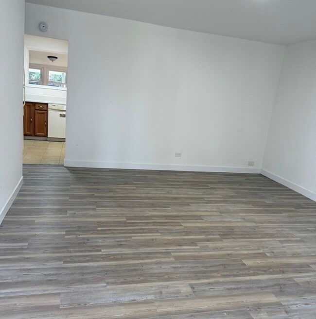 Foto del edificio - 533 Redwood Rd