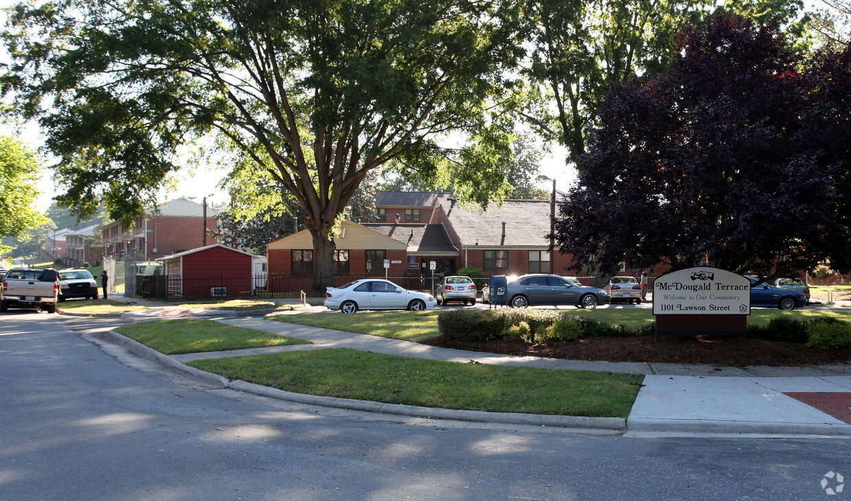 Foto principal - McDougald Terrace Apartments