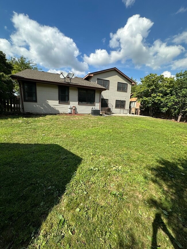 Building Photo - 567 Lorelei Dr