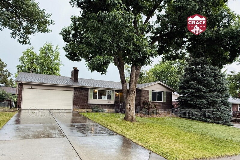 Photo - 1070 Iris Street