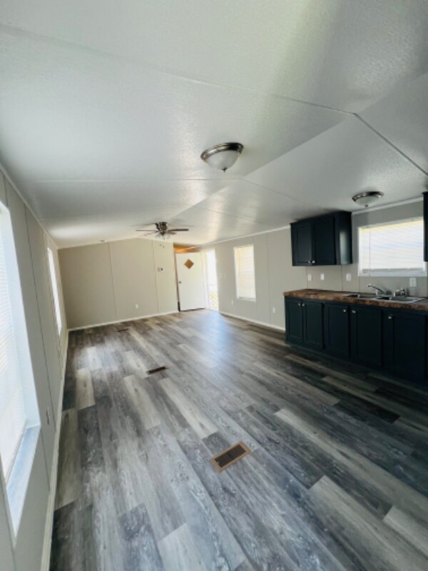 Foto del edificio - 33230 Walker Rd N