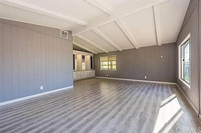 Foto del edificio - 18950 Woodcrest Ln