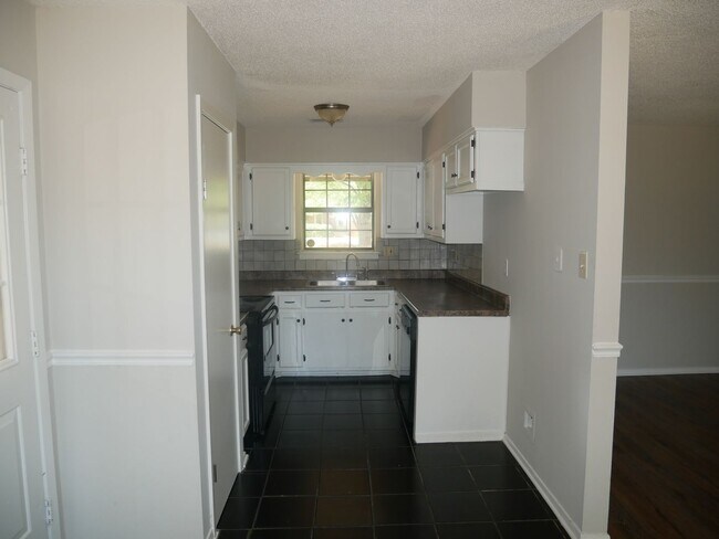 Foto del edificio - ****JUST REDUCED****5640 Chapel Hill Dr Ho...