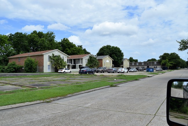 Building Photo - Mid City Apartment Complex