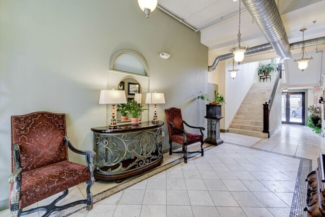 Building Photo - Designer upgraded condo with a brand new k...