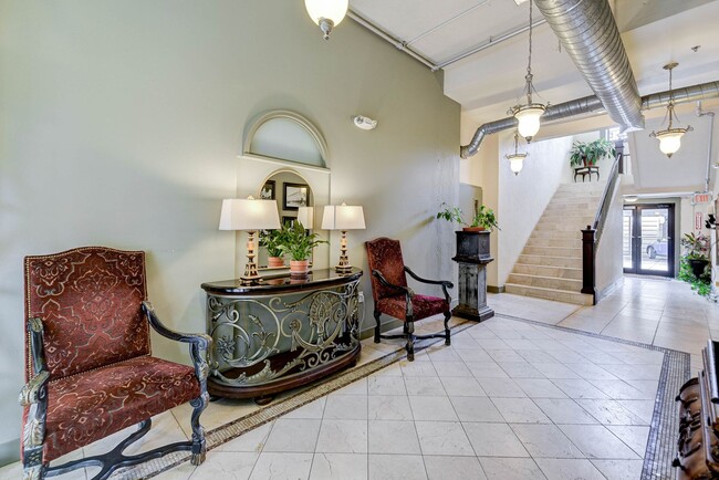 Foto del edificio - Designer upgraded condo with a brand new k...