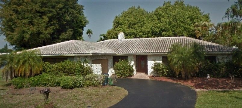 Primary Photo - Charming Coral Spring Pool Home