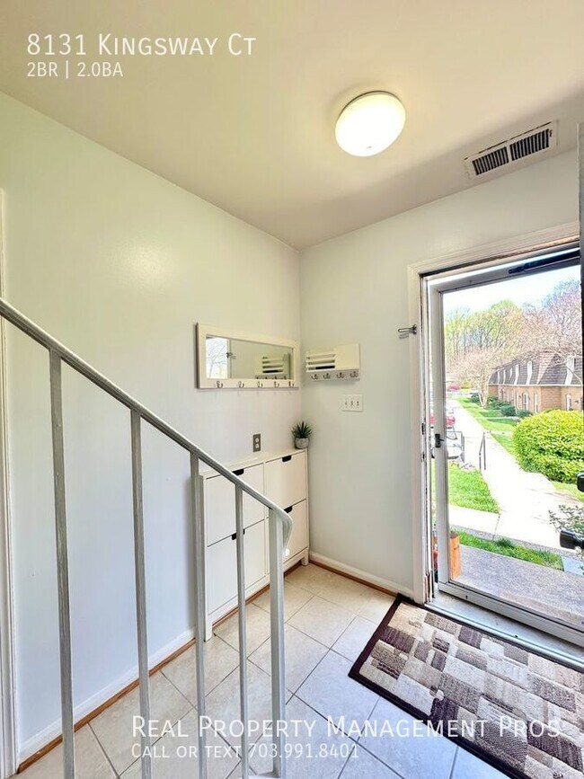 Foto del edificio - 8131 Kingsway Ct