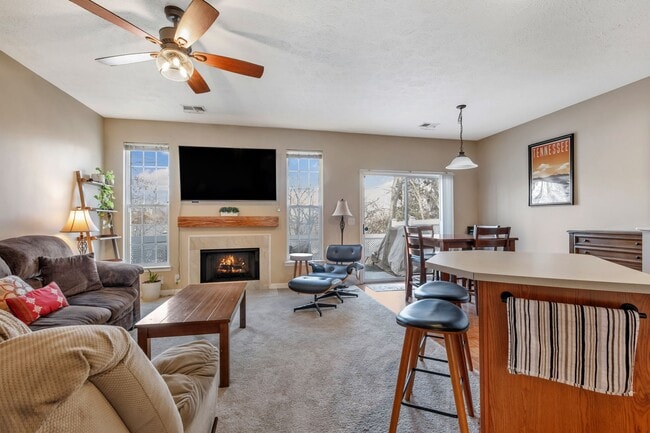 Building Photo - 1345 Bell Rd