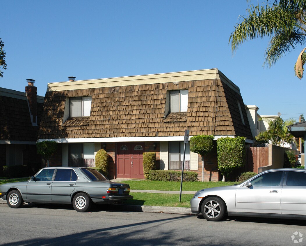 3591 Farquhar Ave, Los Alamitos, CA 90720 Apartments in Los Alamitos