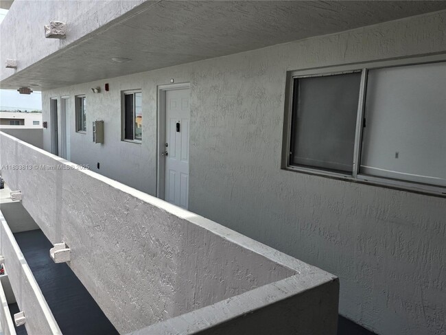 Building Photo - 6060 W 21st Ct