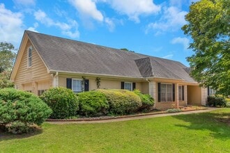Building Photo - 35 Trotters Ct