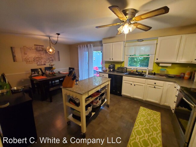 Building Photo - 3 br, 1.5 bath House - 3 Randall Ave