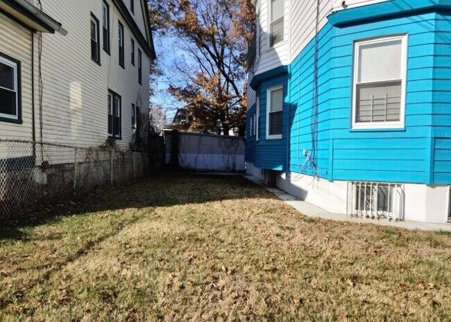 Building Photo - 867-869 S 17th St