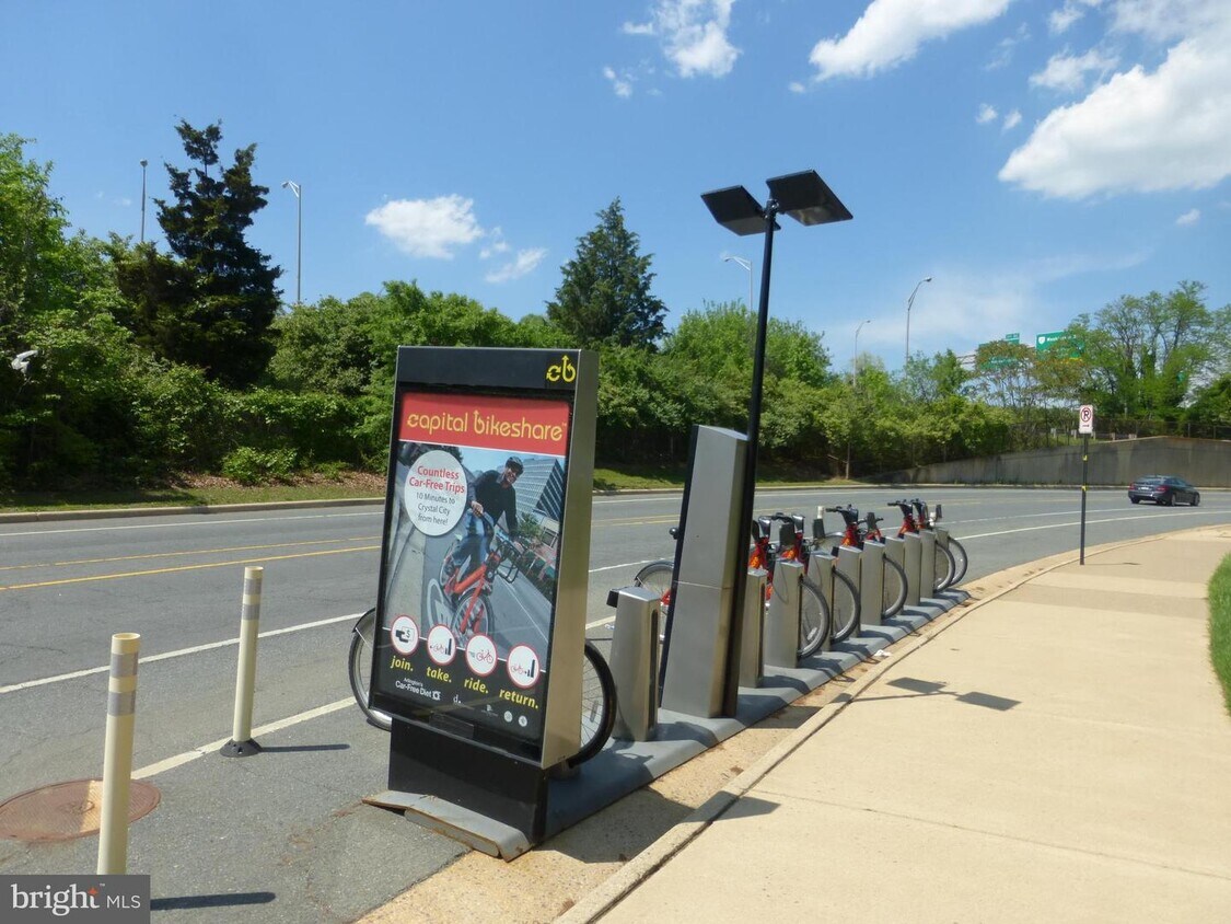 1300 Army Navy Dr Unit 323, Arlington, VA 22202 Room for Rent in