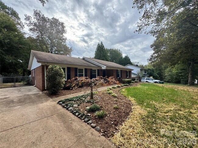 Foto del edificio - 6314 Harrisburg Rd