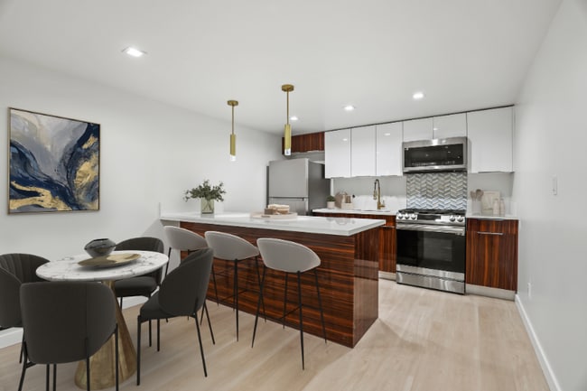 Building Photo - 410 Lucas Ave